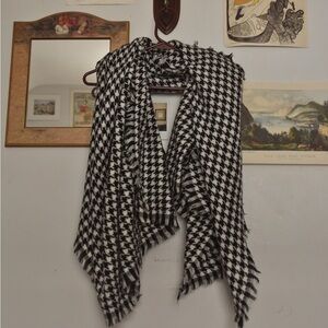 Houndstooth scarf
